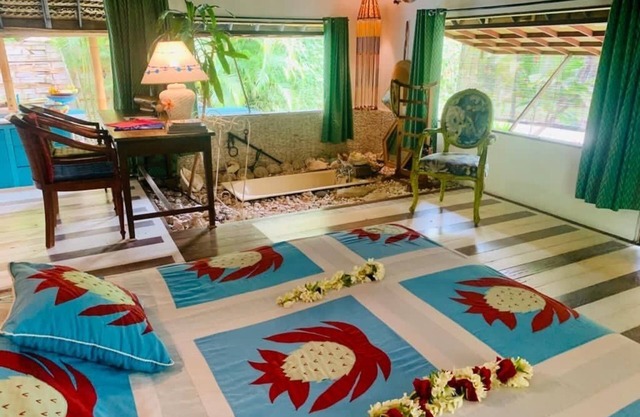 Polynesian Bungalow"seashell" Private Bath AC with shared swimming pool