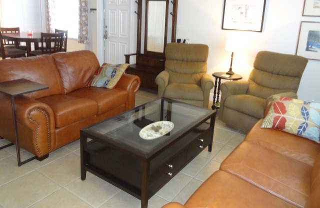 Pompano Beach Fort Lauderdale Brentwood Condo 10 minute walk to the Beach