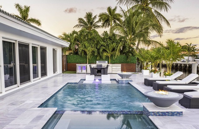 Pompano Beachhouse Luxury Waterfront Gem ~ Swimming Pool/Spa ~ Games!