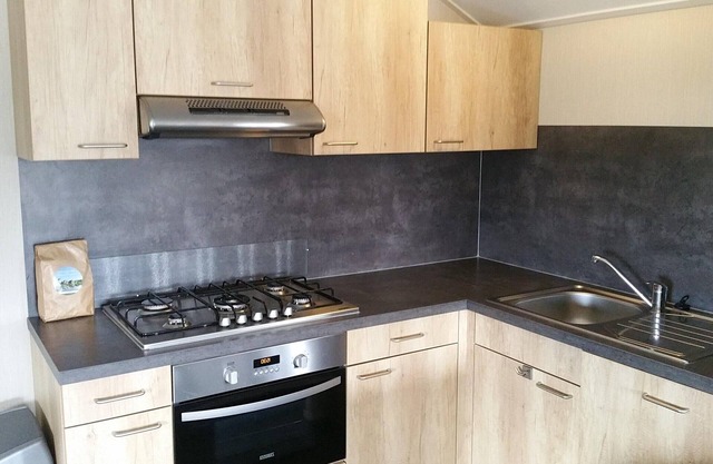 Pondside Stay w/Kitchen