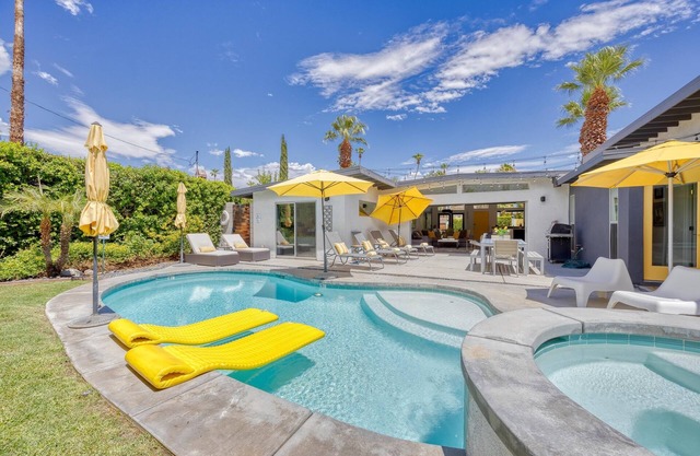 Pool Home +Bocce Ball & Putting Green - Warm Sands - Yellow Palms