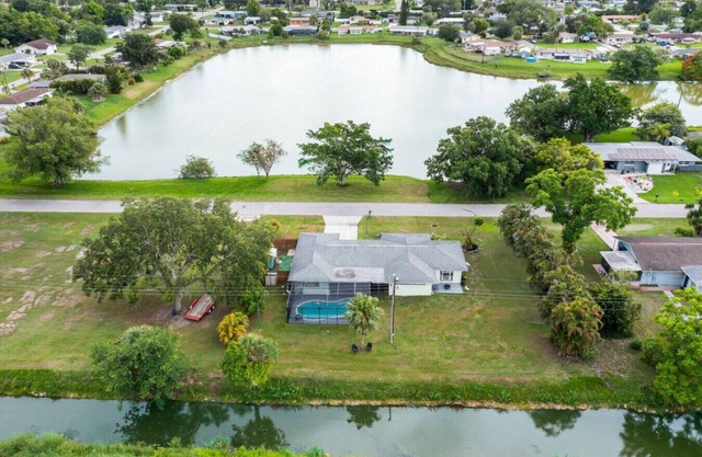 Pool-Lakefront Paradise & Sunset Views