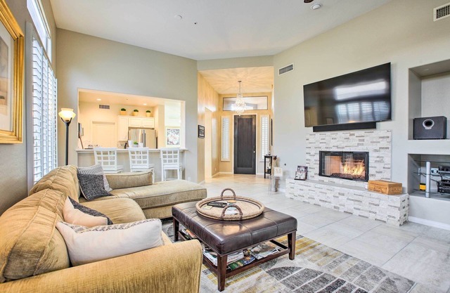 Pool & Pickleball Access: Quiet Scottsdale Home!