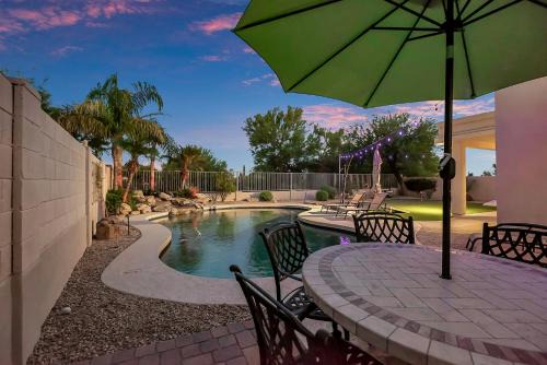 Pool, Putting Green, Arcade, Cornhole, Great Location at Phoenix Desert Ridge Retreat!