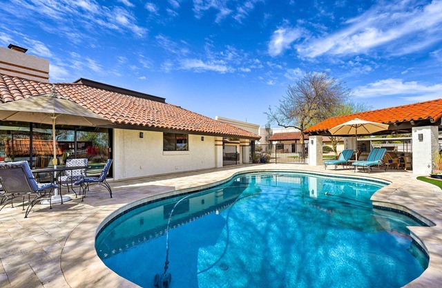 Pool & Putting Green: Pet-Friendly Glendale Home