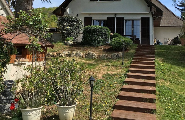 Pool Villa 20 min from Paris