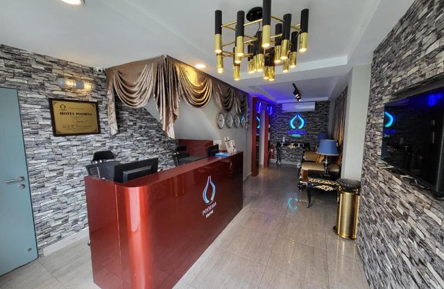 Poorna Hotel