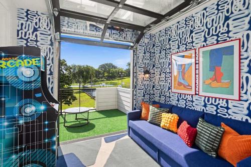 POP Art Retreat on Legendary 8th - Walk Everywhere