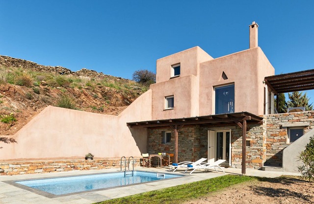Pop House-Colorful living overlooking the Aegean