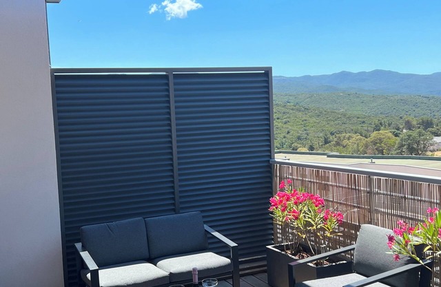 Porticcio/superb T2, XXL terrace, 2 minutes from beaches, shops, quiet area