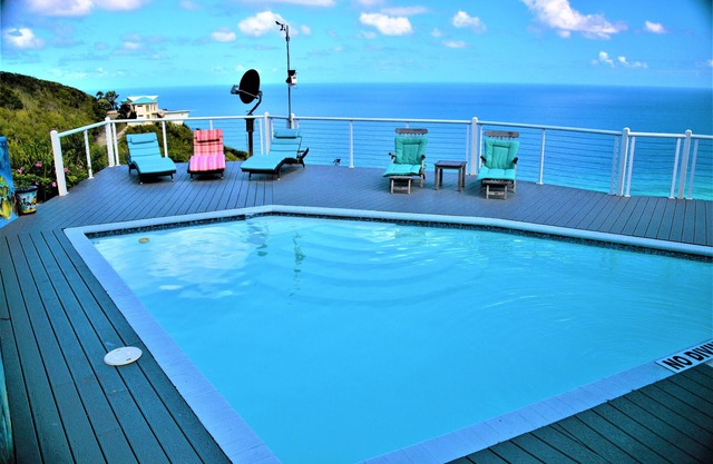 Poseidon's Perch. Private pool and amazing Northshore views!