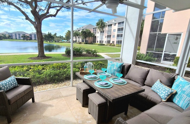 POSHPADZ Villa Hermosa, Sleeps 6, Water View, Walk to Jupiter Beach, Pool,Tennis