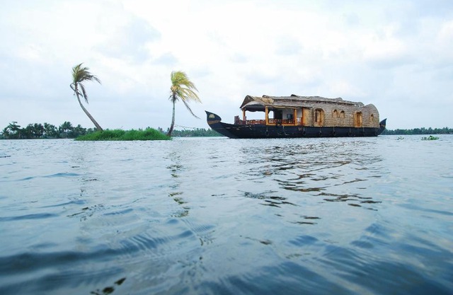 Pournami Houseboats