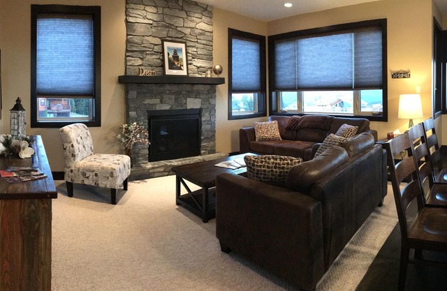 Powder Peaks - Luxurious Ski-in Ski-out Standalone Home/ Chalet on Feathertop