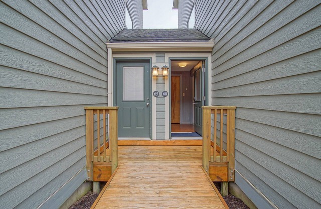 Powderidge 60: Slope Side, Fireplace, Spacious Deck