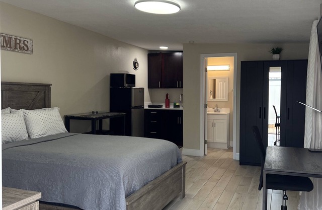 Powhatan suite 3 just 5 mins away from Raymond James Stadium