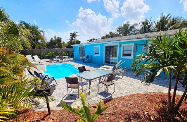 PR ivate Suite Heated Pool, Kayak, 5min to Juno Beach & Baseball Stadiums
