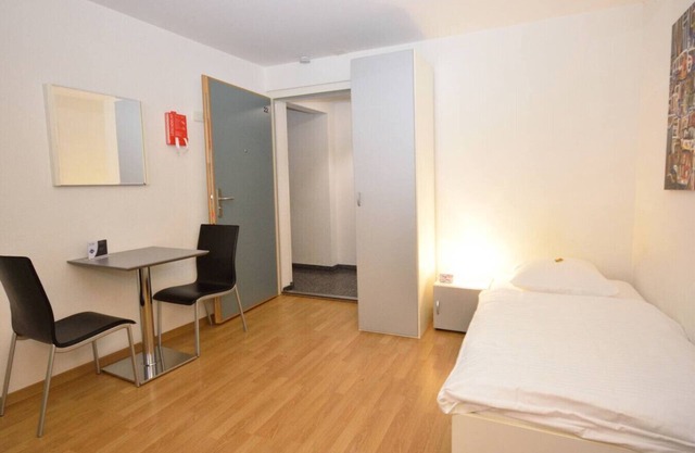 Practical studio at trendy location - Stork 22