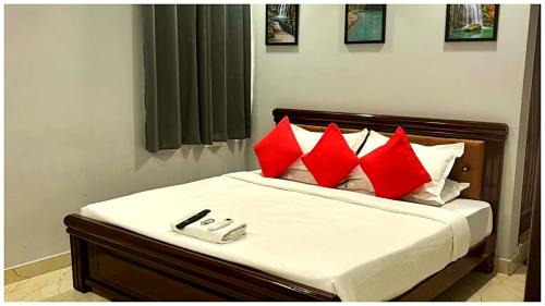 Premium Facilities Hotel R A T R E E - Comfortable and Serene Stay