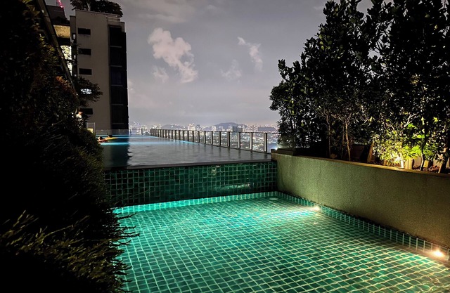 Premium Retreat Suite Icon City