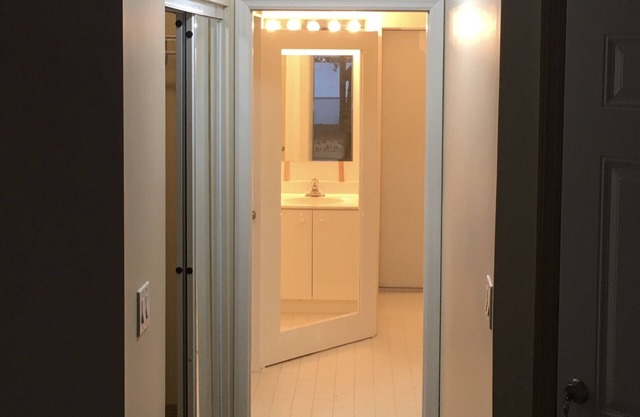 Premium Suite for Long Term Stay in quiet neighborhood. Move in with suitcase!