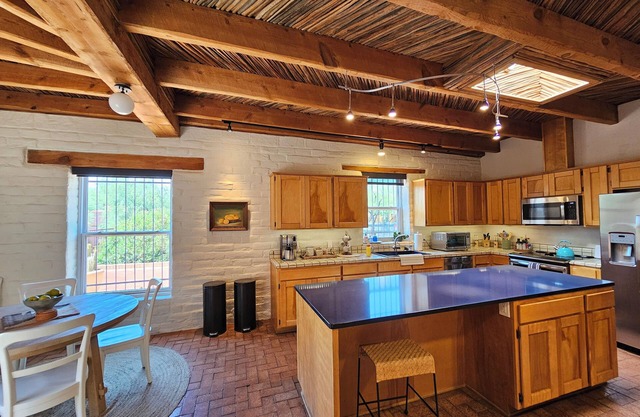PRESIDIO STYLE MID TOWN 3 BDRM HOME WITH POOL /HOT TUB