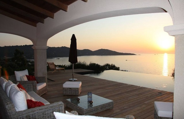 Prestigious villa with panoramic sea view for unforgettable vacations