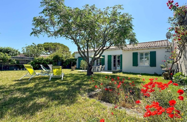 Pretty single storey villa with pleasant garden