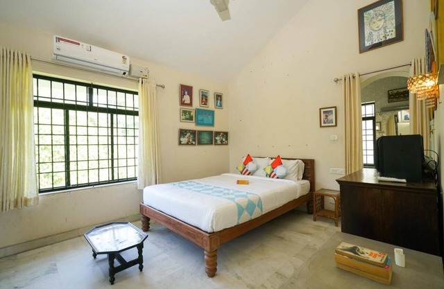 Pretentious 2BHK Island House Near Marine Drive