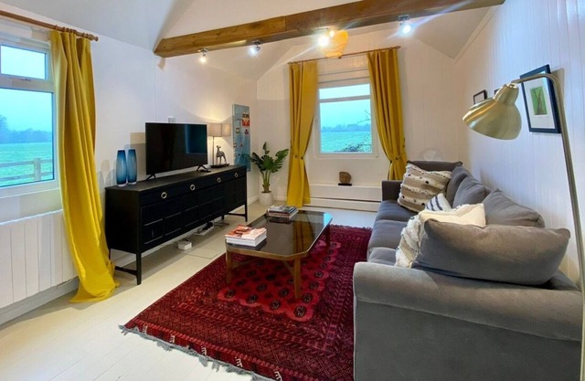 Pretty 1 Bedroom Cottage Near Cirencester
