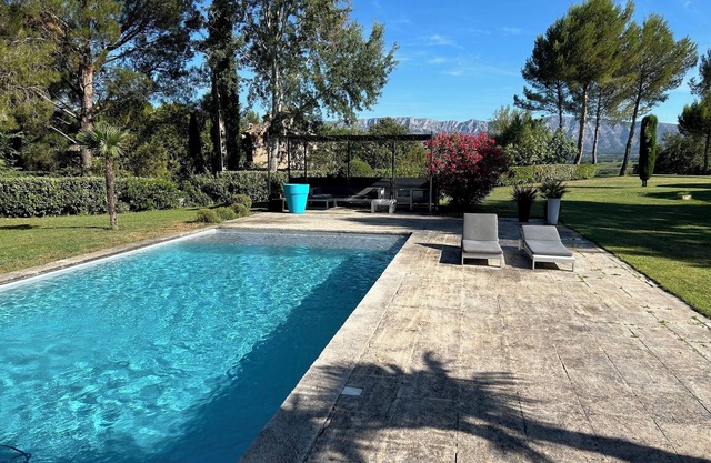 PRETTY COUNTRY COTTAGE IN MAGNIFICENT OLIVE GROVE