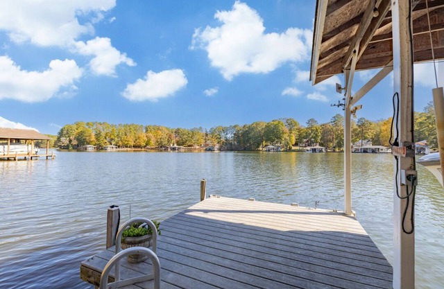 Pretty Creek Retreat | Beautiful water views | Pet Friendly