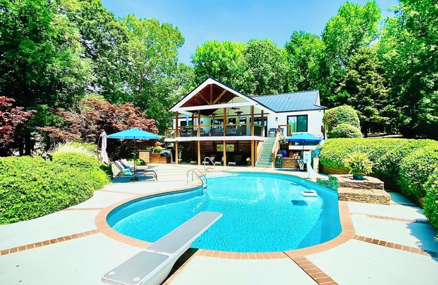 Pretty Creek - Your Lake Gaston Vacation Retreat! Pool and Lake Front!