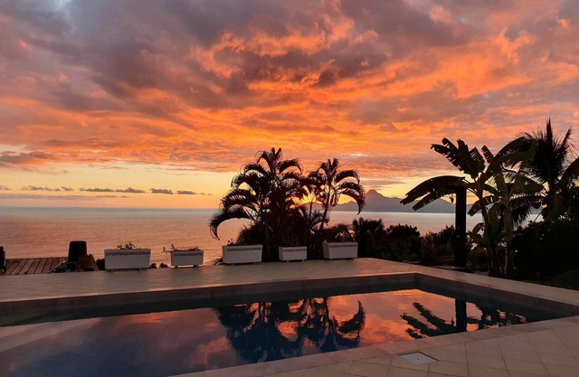 Pretty house ocean and Moorea view