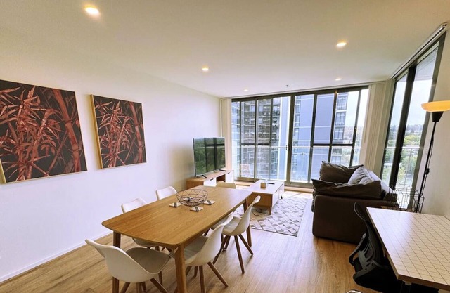 Pretty in Phillip - 2bd 2bth Apt