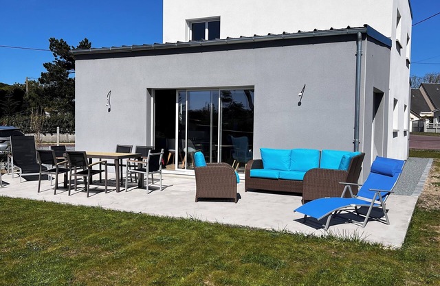 Pretty seaside house for 8 people, ideal for 2 families.