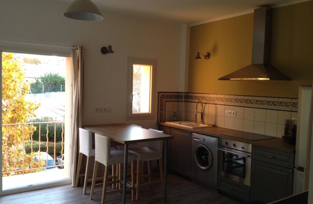 Pretty t1 of 32m2 with balcony in mourillon a toulon redone