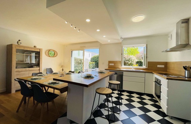 ⭐️pretty villa⭐️secure residence⭐️swimming pool⭐️near downtown⭐️