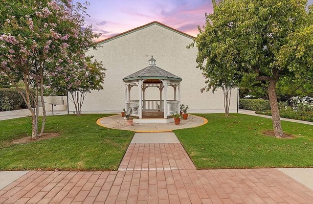Prime Calabasas location brand new condo with Hillside Views and access to Lake