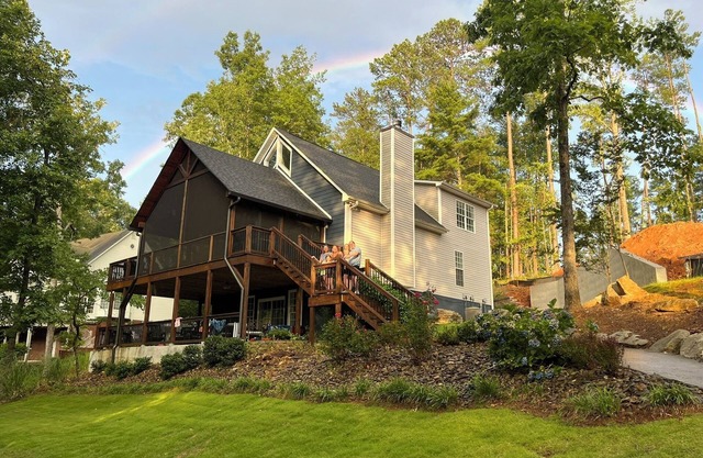 Prime fall weekend and Clemson game dates open! New primary bath! Do it today!