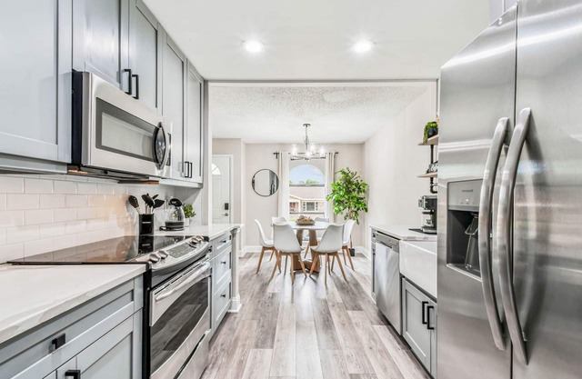 Prime S Tampa Location with Hot Tub, Deck, Grill, Near Beach!