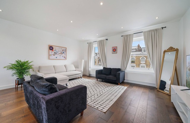 Primrose 3BR/3BA Townhouse in Central London