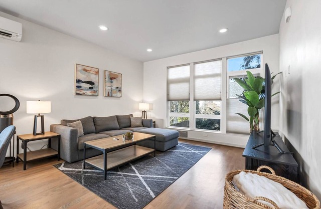 Pristine Townhome in Vibrant Ballard