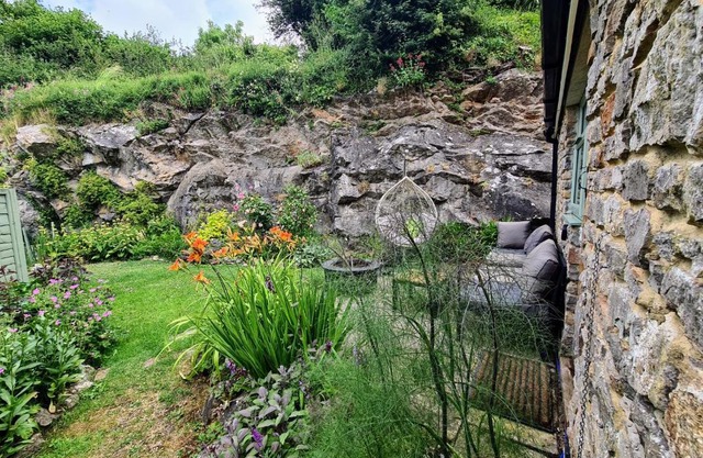PRIVACY Entire BARN for 4 Garden Cliff Vobster Quay Frome Longleat Bath Stonehenge BBQ HQ & Pet FREE-ndly