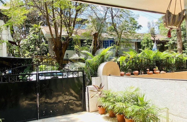 Private 1 Air-conditioned Room Near Osho Ashram Pune