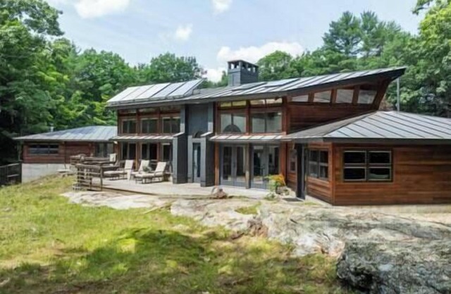 Private 10+ Acre Sanctuary! Custom Home in Norway