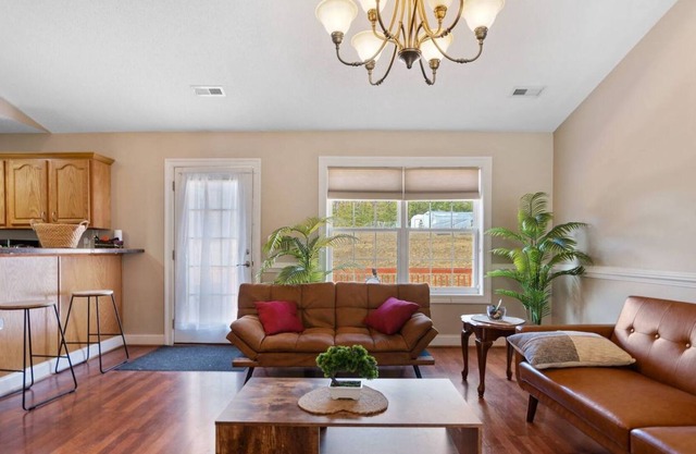 Private and Spacious Vacation House on a 5acre lot 12 mins from Wichester city!!