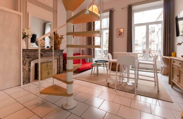 Private Apartment - *Chic and modern loft* - Heart of town