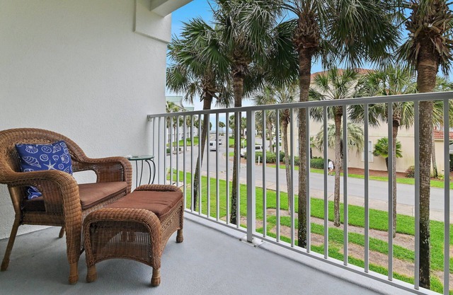 Private Beach Entry, Included Beach Setup + 2 Pools - Maravilla 4205