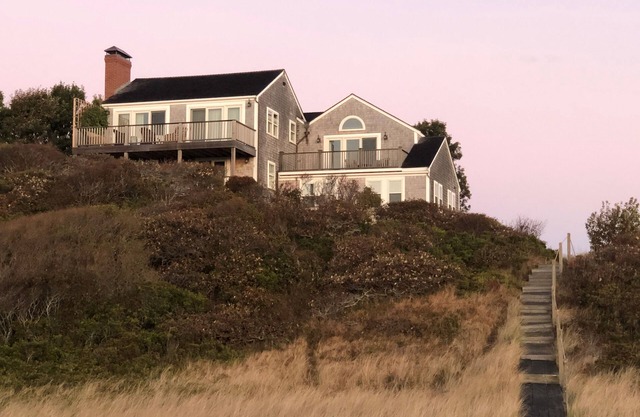 Private Beachfront Home (Comfy, Cozy Nantucket Cottage)